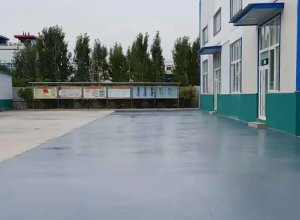 房山彩色路面喷涂翻新的材料对冬季